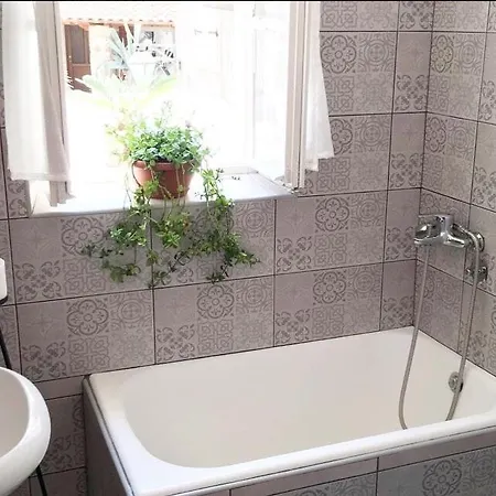 Urbana, Old Town Villa