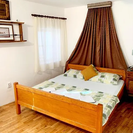 Villa Urbana, Old Town