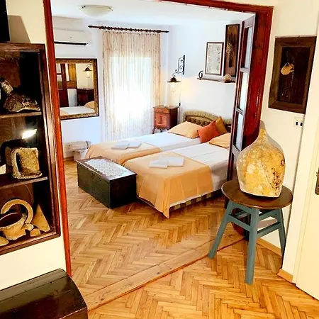 Villa Urbana, Old Town *