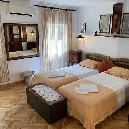 Villa Urbana, Old Town *