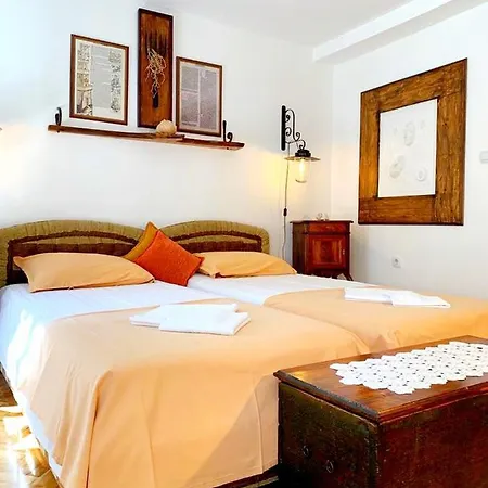Villa Urbana, Old Town