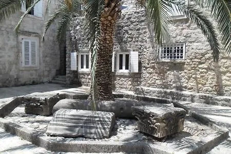 Urbana, Old Town Villa
